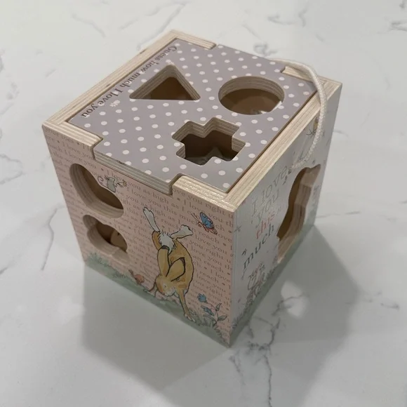 Kids Preferred Guess How Much I Love You Wooden Shape Sorter with Rope Handle - Picture 11 of 12